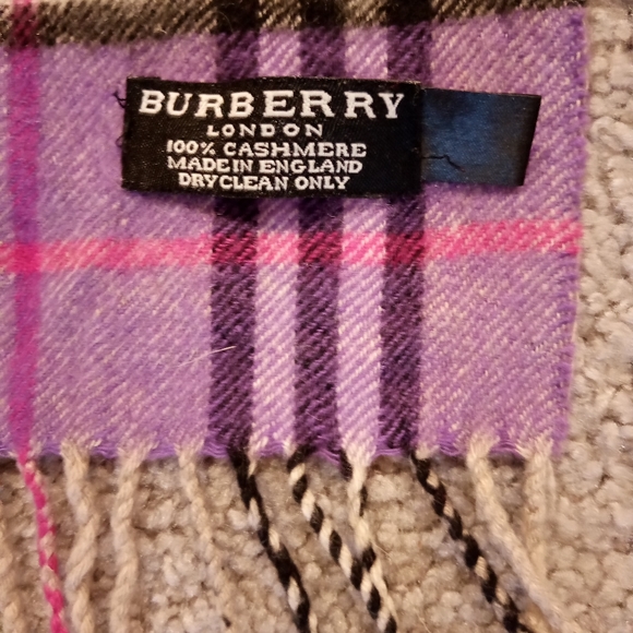 Burberry Vintage Cashmere Purple Nova Check Fringe Scarf - Picture 4 of 8